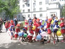 игры, отгадывание загадок, танцы в сквере им. Старостина