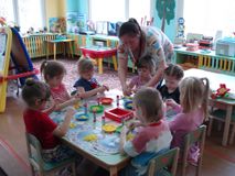 Аппликация Одуванчик, воспитатель Ю.Ю. Клюкина